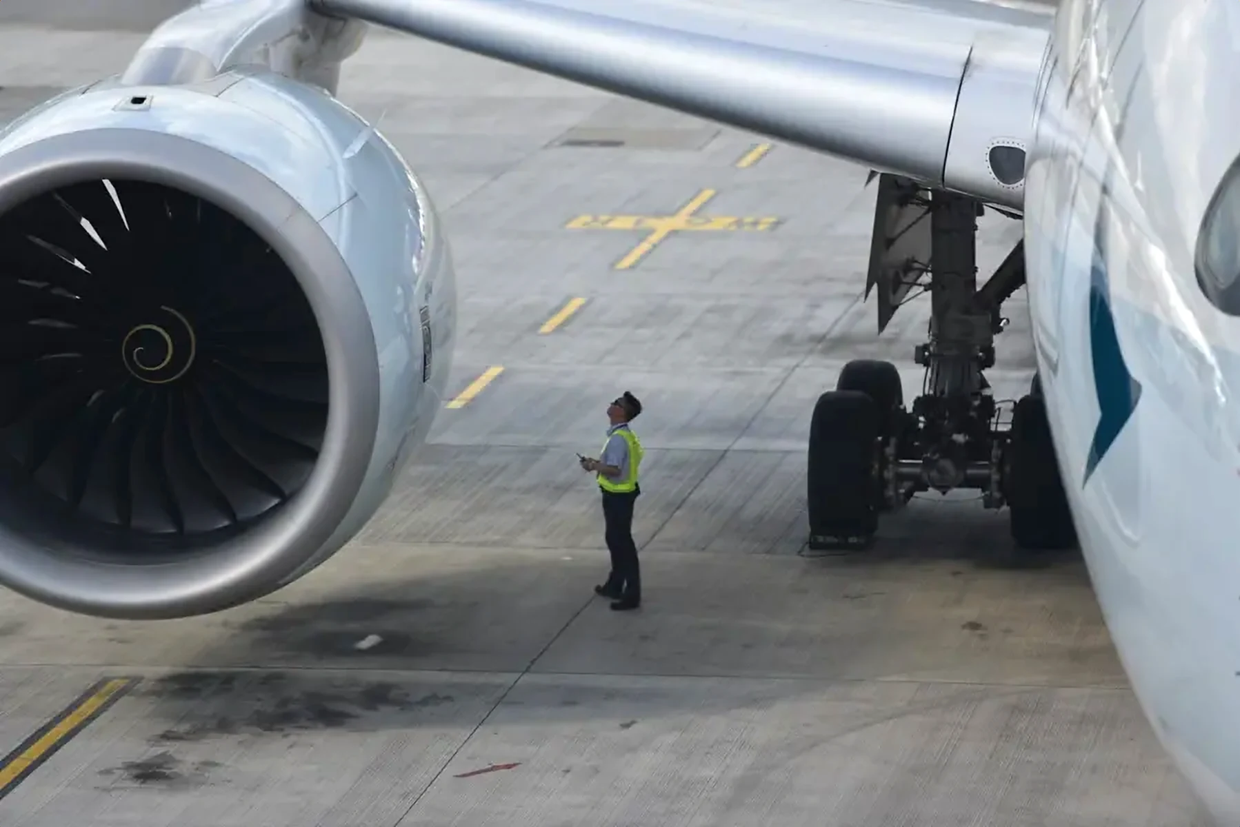 Aircraft engine and landing gear inspection on the apron